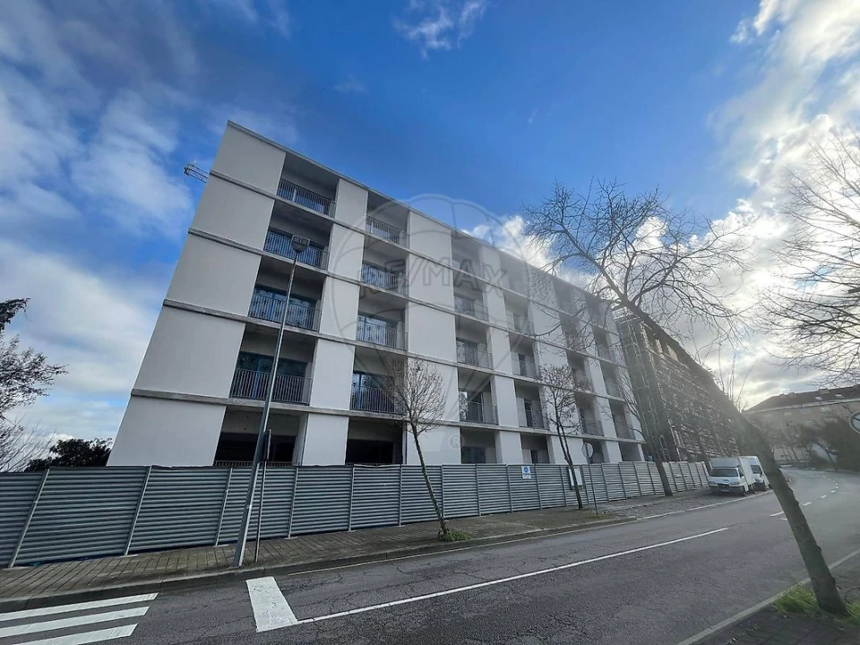 Apartamento T2 para Venda em Campanhã Foto 4
