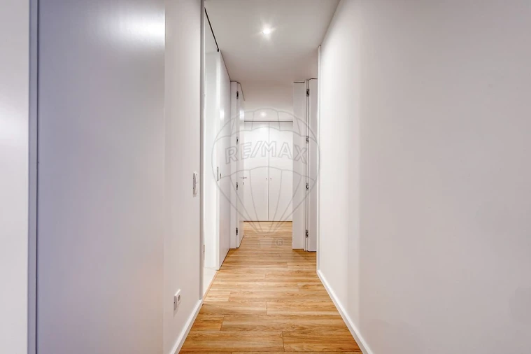 Apartamento T2 para Venda em Campanhã Foto 17