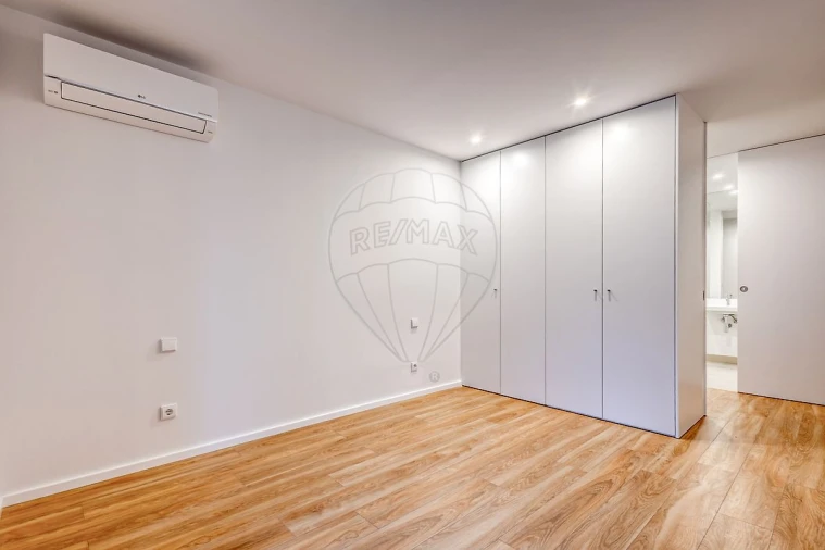 Apartamento T2 para Venda em Campanhã Foto 8