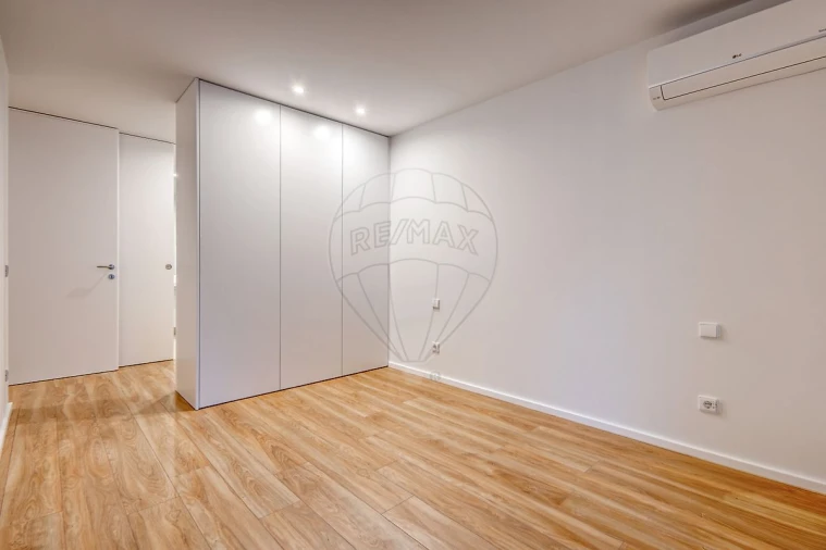 Apartamento T2 para Venda em Campanhã Foto 14