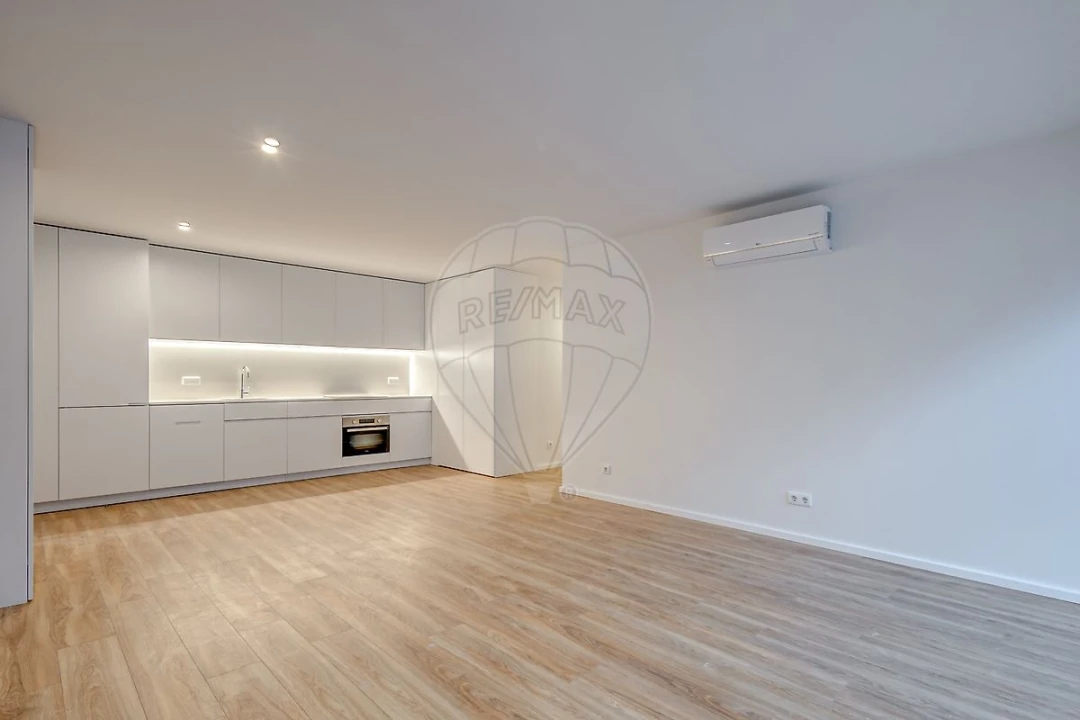 Apartamento T2 para Venda em Campanhã Foto 6