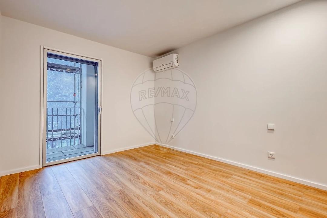 Apartamento T2 para Venda em Campanhã Foto 12