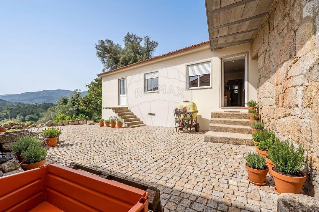 Moradia T3 para Venda em Moimenta Foto 10