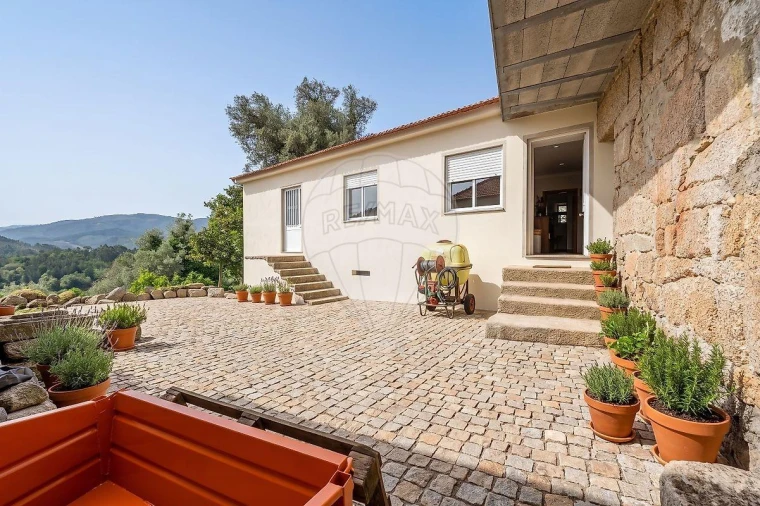 Moradia T3 para Venda em Moimenta Foto 10