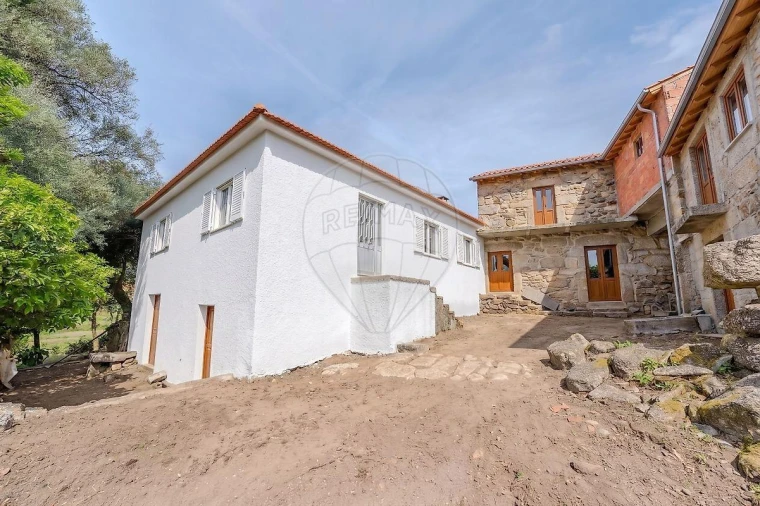 Moradia T3 para Venda em Moimenta Foto 8