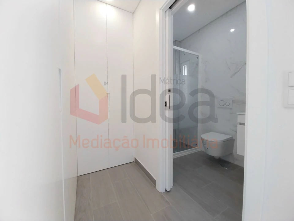 Moradia T2 para Venda em Corroios Foto 14