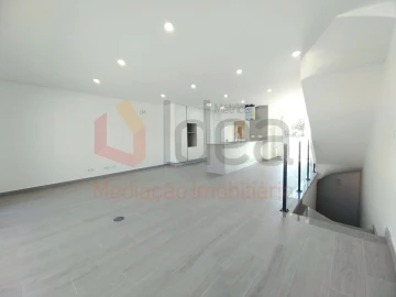Moradia T2 para Venda em Corroios