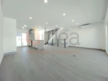 Moradia T2 para Venda em Corroios