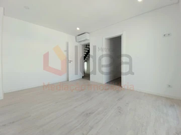 Moradia T2 para Venda em Corroios