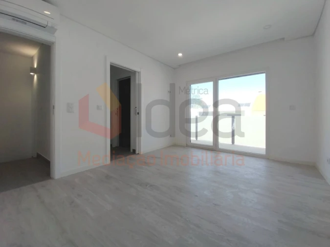 Moradia T2 para Venda em Corroios Foto 10