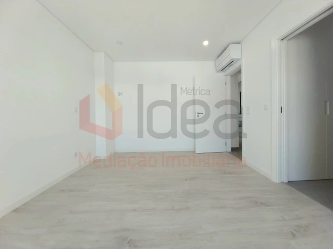 Moradia T2 para Venda em Corroios Foto 12