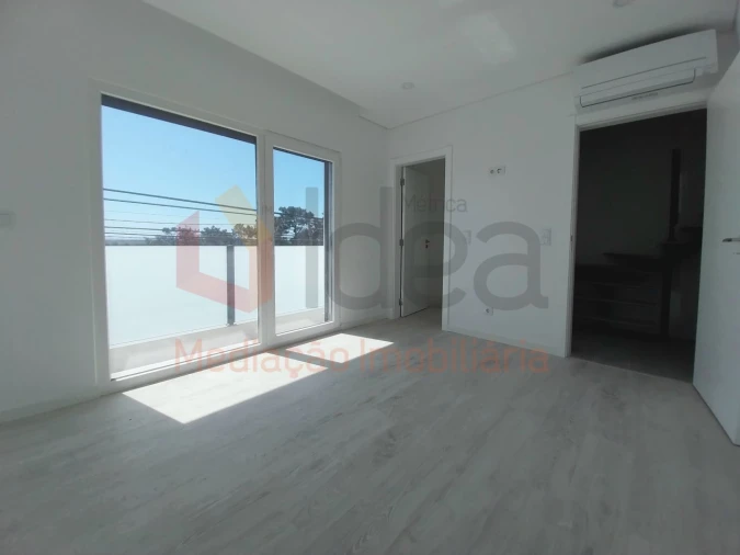 Moradia T2 para Venda em Corroios Foto 21