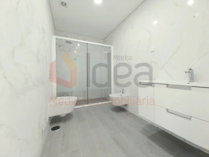 Moradia T2 para Venda em Corroios Foto 24