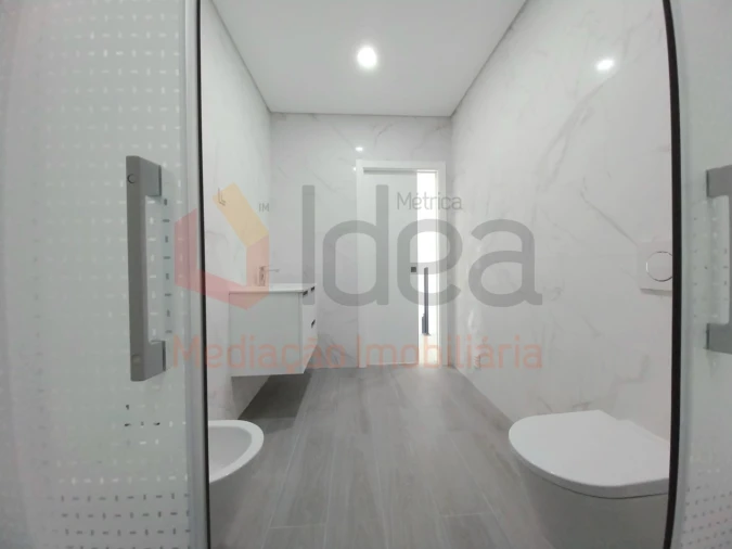 Moradia T2 para Venda em Corroios Foto 25