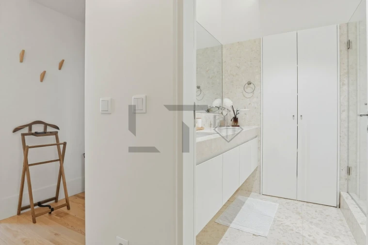 Apartamento T2 para Venda em Santo António Foto 30