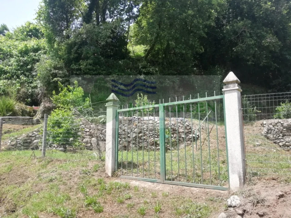 Terreno para Venda em Couto de Esteves Foto 4