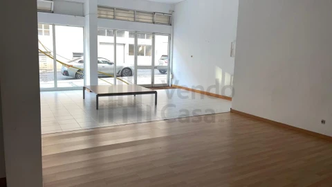 Loja para Arrendamento em São Vitor (Braga)