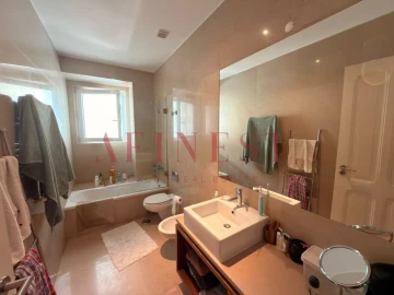 Apartamento T2 para Arrendamento em Areeiro