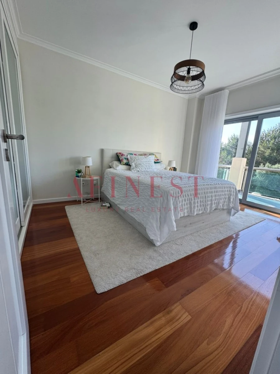 Moradia T4 para Arrendamento em Alcabideche Foto 17