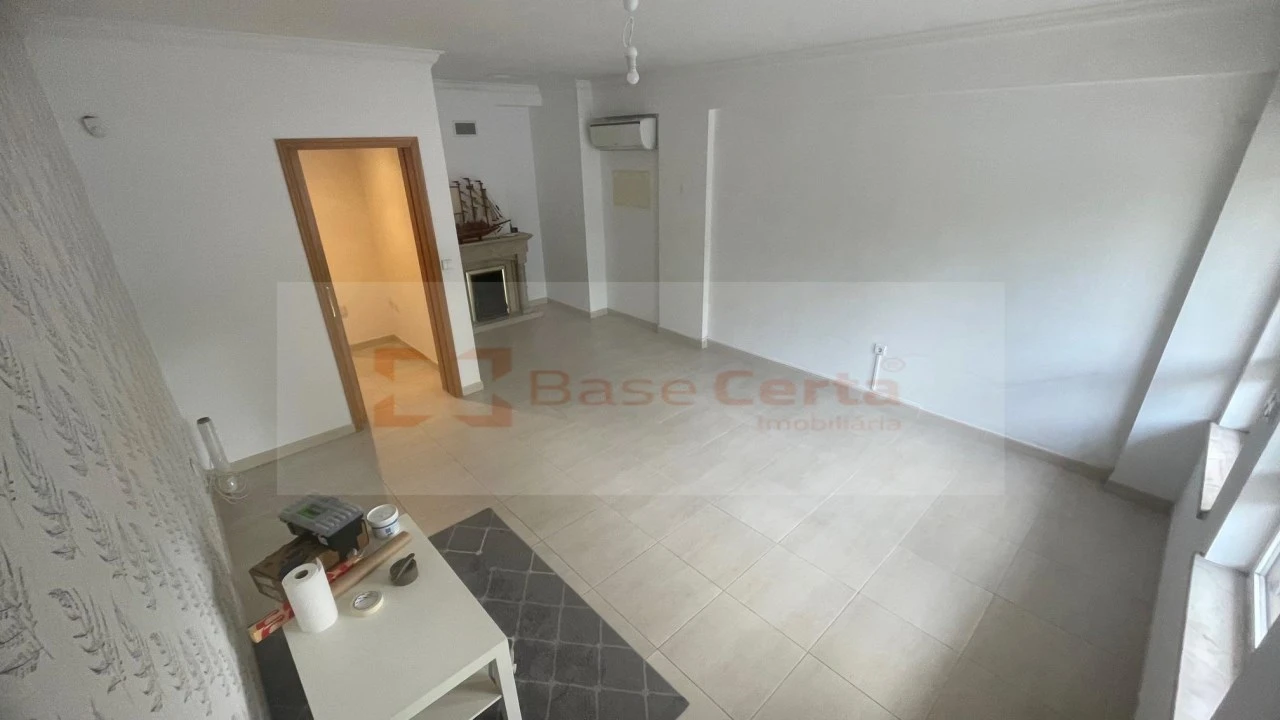 Apartamento T1 para Venda em Vialonga Foto 7