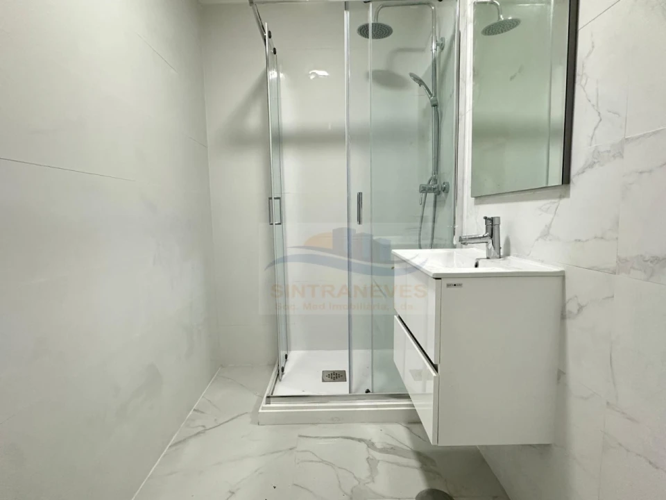 Apartamento T2 para Venda em Venteira Foto 3