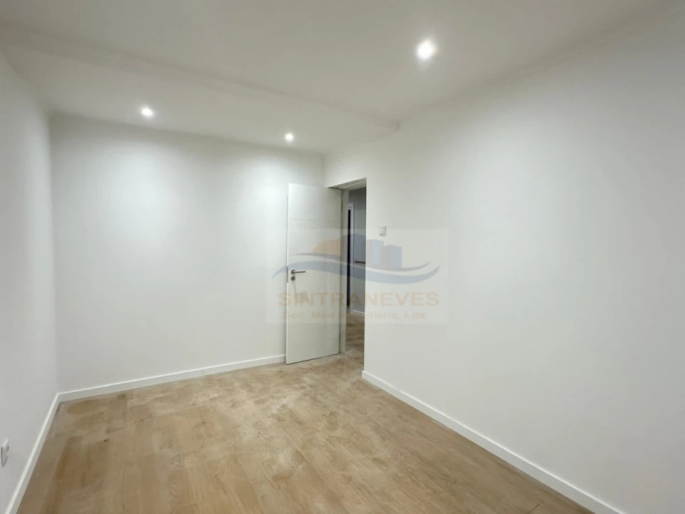 Apartamento T2 para Venda em Venteira Foto 11