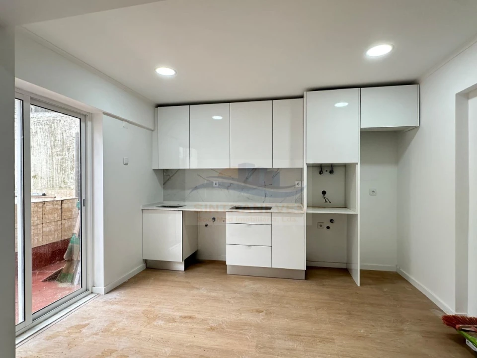 Apartamento T2 para Venda em Venteira Foto 14