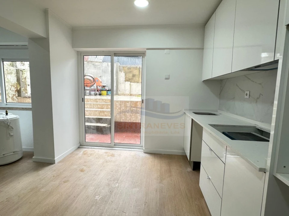 Apartamento T2 para Venda em Venteira Foto 15