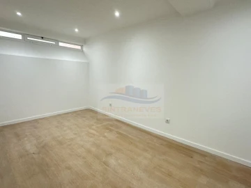 Apartamento T2 para Venda em Venteira