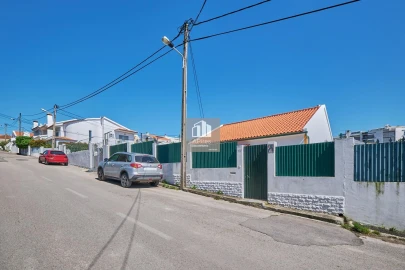 Moradia T3 para Venda em Charneca de Caparica e Sobreda