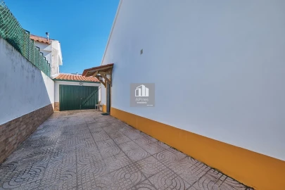 Moradia T3 para Venda em Charneca de Caparica e Sobreda