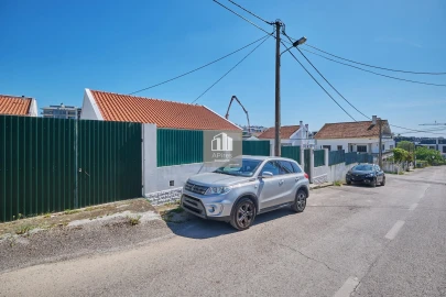 Moradia T3 para Venda em Charneca de Caparica e Sobreda