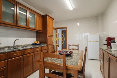 Moradia T3 para Venda em Requião