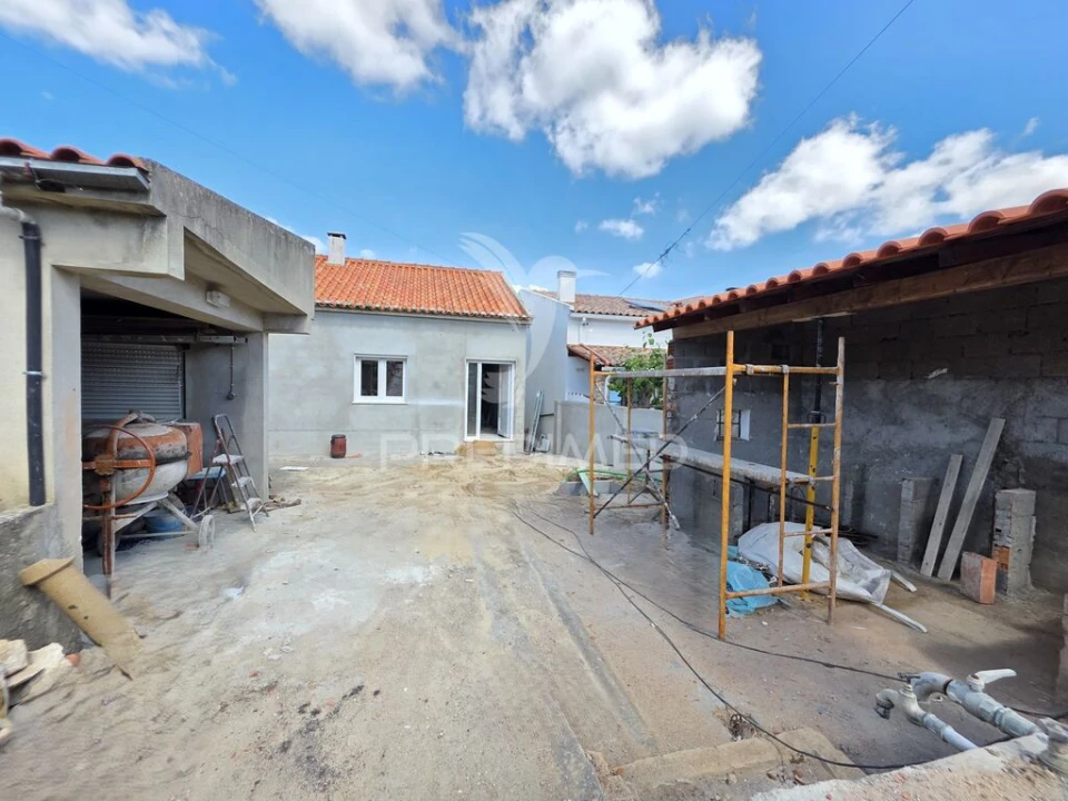 Moradia T3 para Venda em Meia Via Foto 2