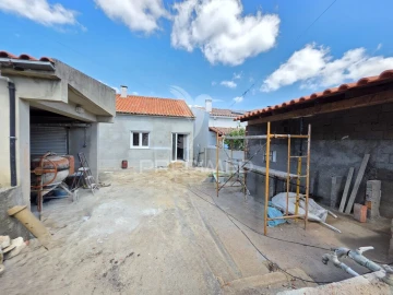 Moradia T3 para Venda em Meia Via