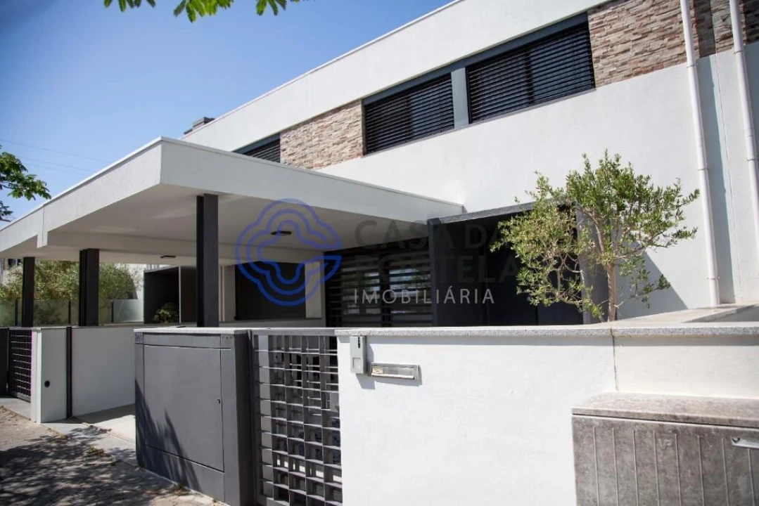 Moradia T3 para Venda em São Felix da Marinha Foto 1