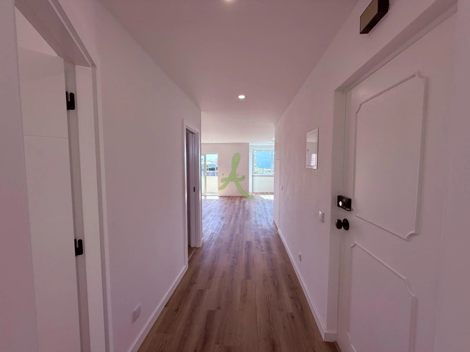 Apartamento T2 para Venda em Portimão Foto 3