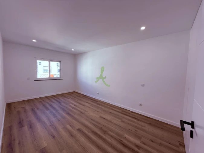 Apartamento T2 para Venda em Portimão Foto 4