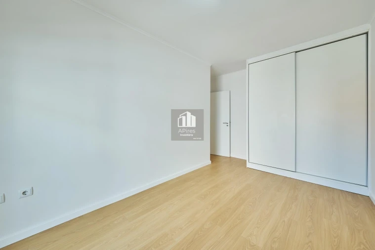 Apartamento T2 para Venda em Costa da Caparica Foto 14