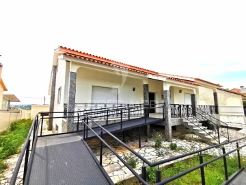 Moradia T5 para Venda em Além da Ribeira e Pedreira