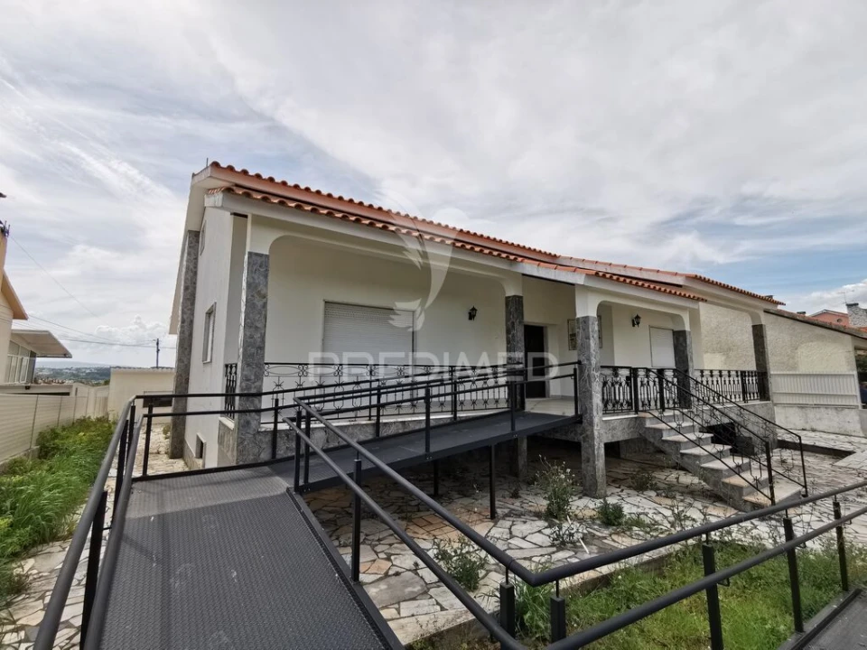 Moradia T5 para Venda em Além da Ribeira e Pedreira Foto 2