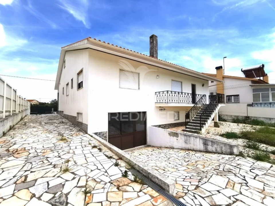 Moradia T5 para Venda em Além da Ribeira e Pedreira Foto 4