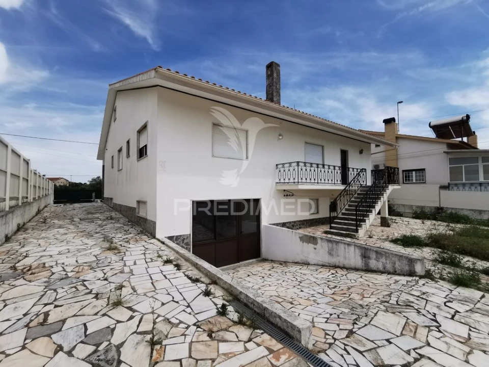 Moradia T5 para Venda em Além da Ribeira e Pedreira Foto 3