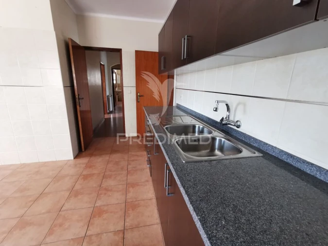 Moradia T5 para Venda em Além da Ribeira e Pedreira Foto 6