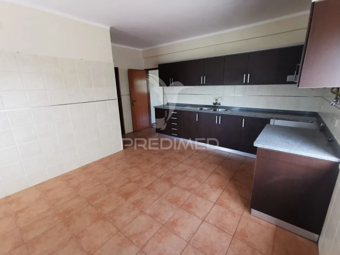 Moradia T5 para Venda em Além da Ribeira e Pedreira Foto 8