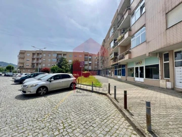 Loja para Venda em Merelim (São Pedro) e Frossos