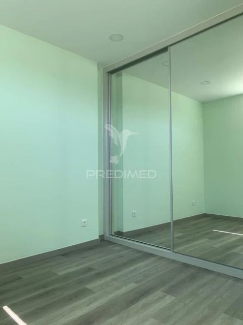 Apartamento T4 para Venda em Mafamude e Vilar do Paraíso