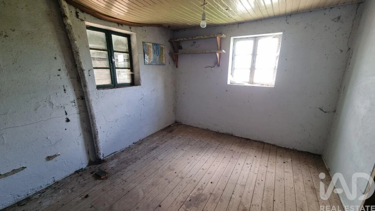 Moradia T2 para Venda em Prados Foto 10