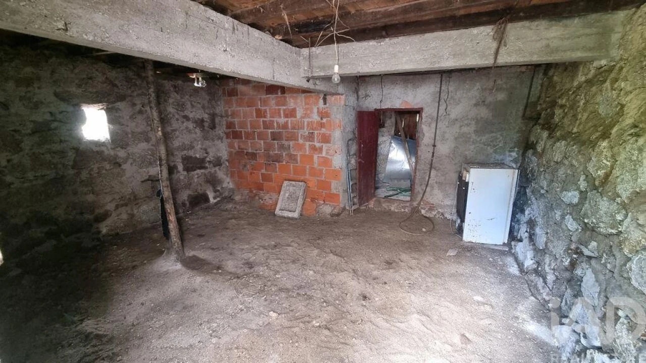 Moradia T2 para Venda em Prados Foto 12