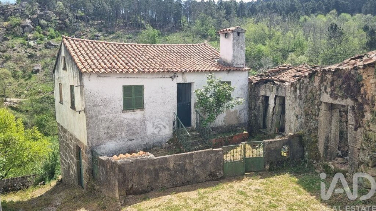Moradia T2 para Venda em Prados Foto 17